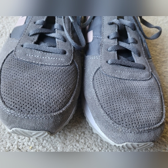 New Balance 220 Women's Gray & Pink Suede Trainers Sneakers Size 11 - Picture 9 of 9